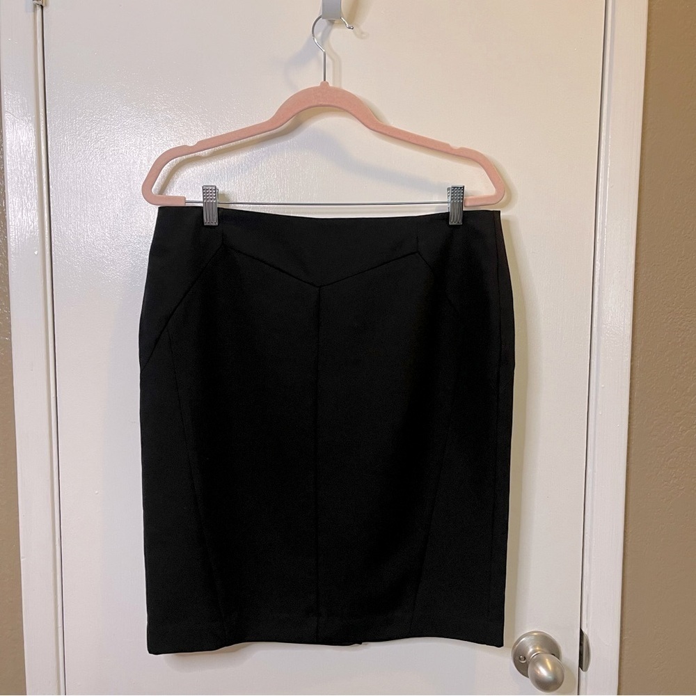 Worthington / black pencil skirt / Stretch / fully lined / size 12